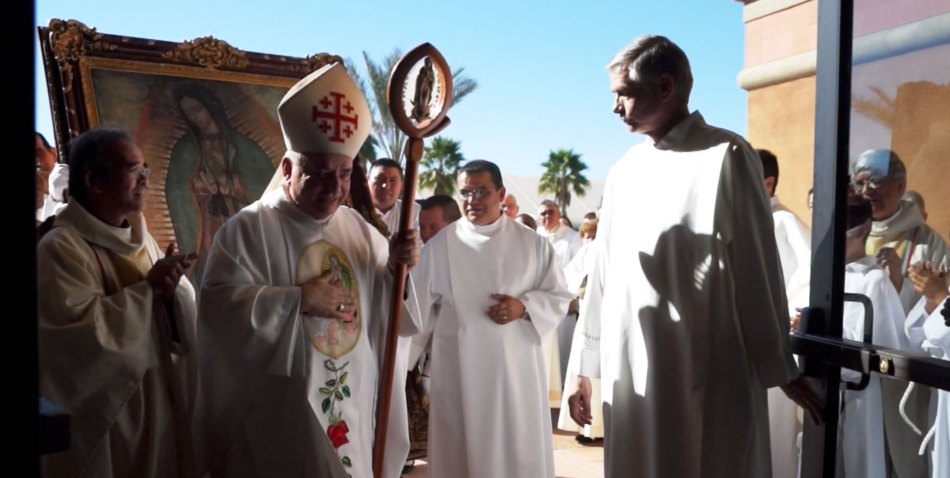 Obispo barnes dedicando la nueva iglesia en Mecca